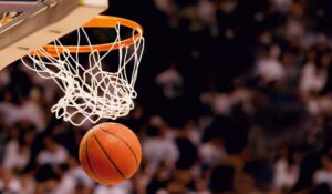 Basketbal met basketbalring