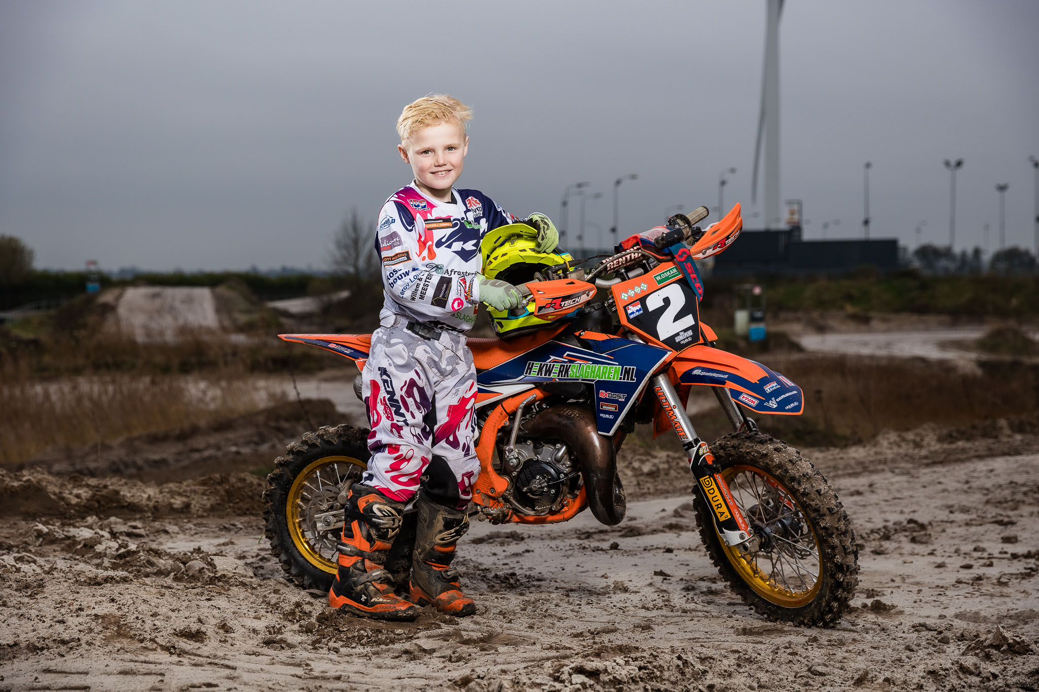 jongen op een motorcross