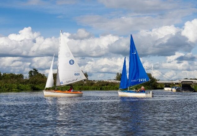 Twee zeilboten Watersportvereniging Hardenberg